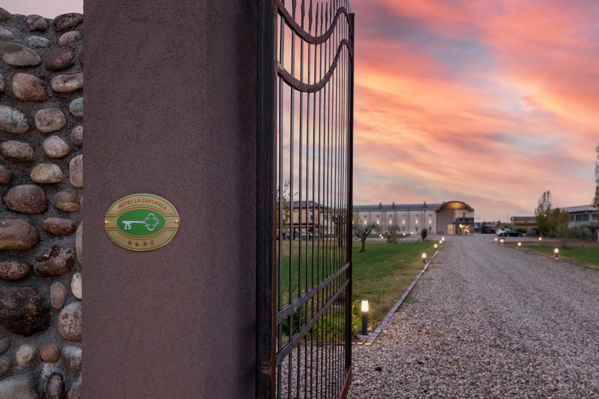 Hotel La Caporala Castel d'Azzano Εξωτερικό φωτογραφία