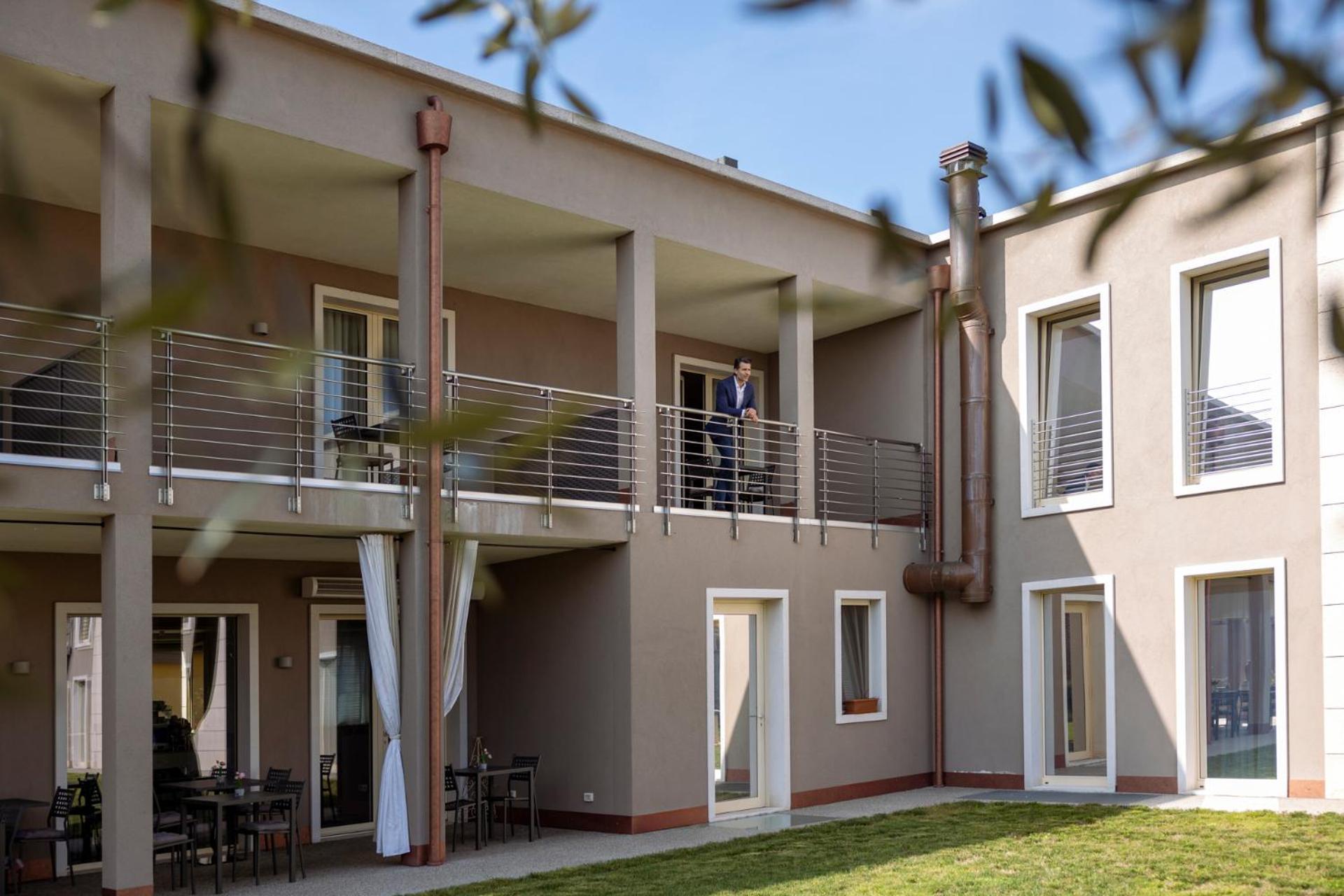 Hotel La Caporala Castel d'Azzano Εξωτερικό φωτογραφία