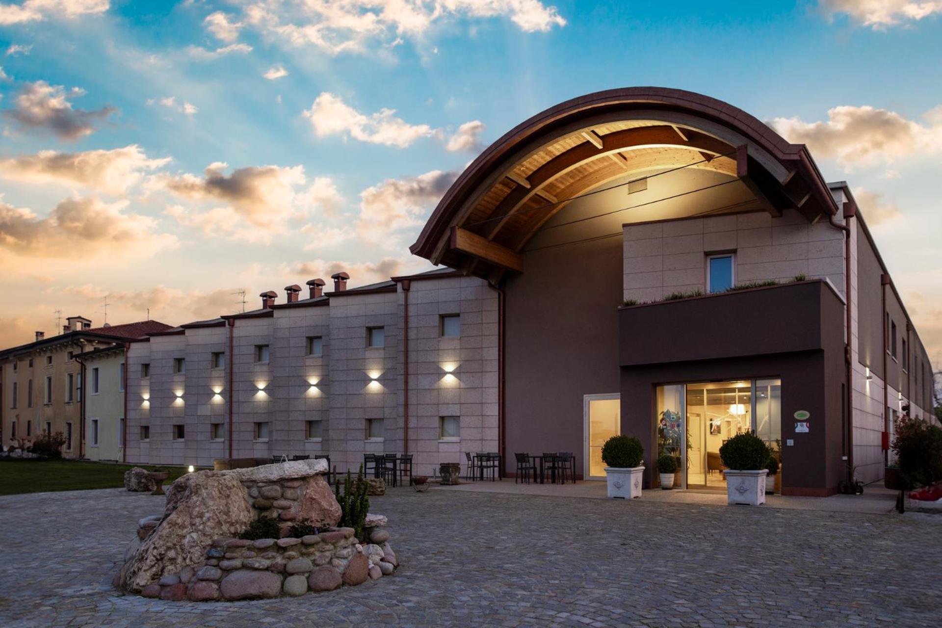 Hotel La Caporala Castel d'Azzano Εξωτερικό φωτογραφία